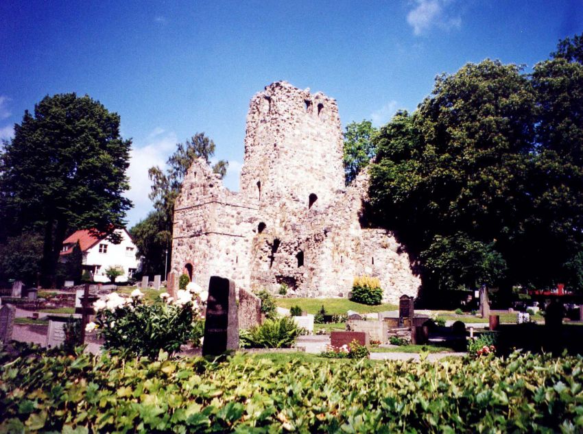 06-SigTuna_Chapel Ruins