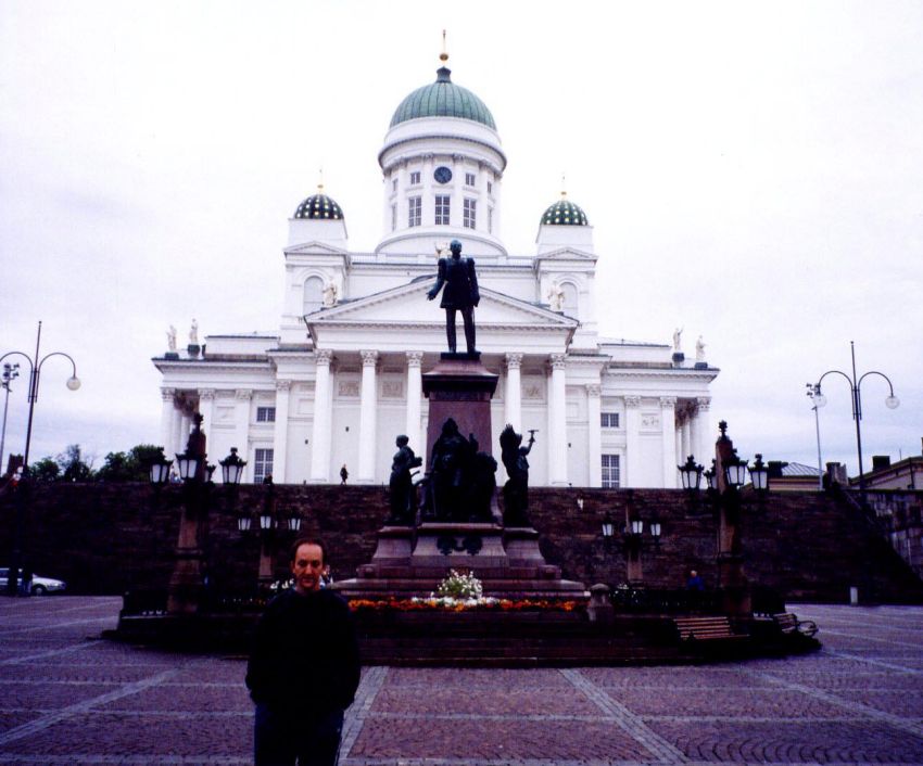 16-Helsinki_Church+Square
