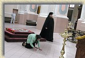 OrthodoxChurchOfHolySpiritInterior3 * A woman praying, overlooked by an orthodox priest. * 2953 x 1969 * (884KB)